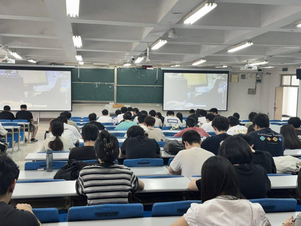 第十五期理论学习现场图1 第十五期理论学习现场图1